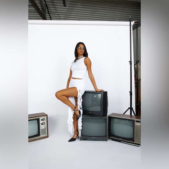 Lioness Rendezvous Top & Skirt Set In White – Size S – Gently Worn - Picture 7 of 9